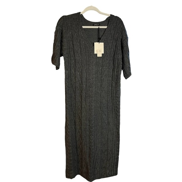 Two Very J Short Sleeve V Neck Cable Knit Sweater Dress - Picture 10 of 15